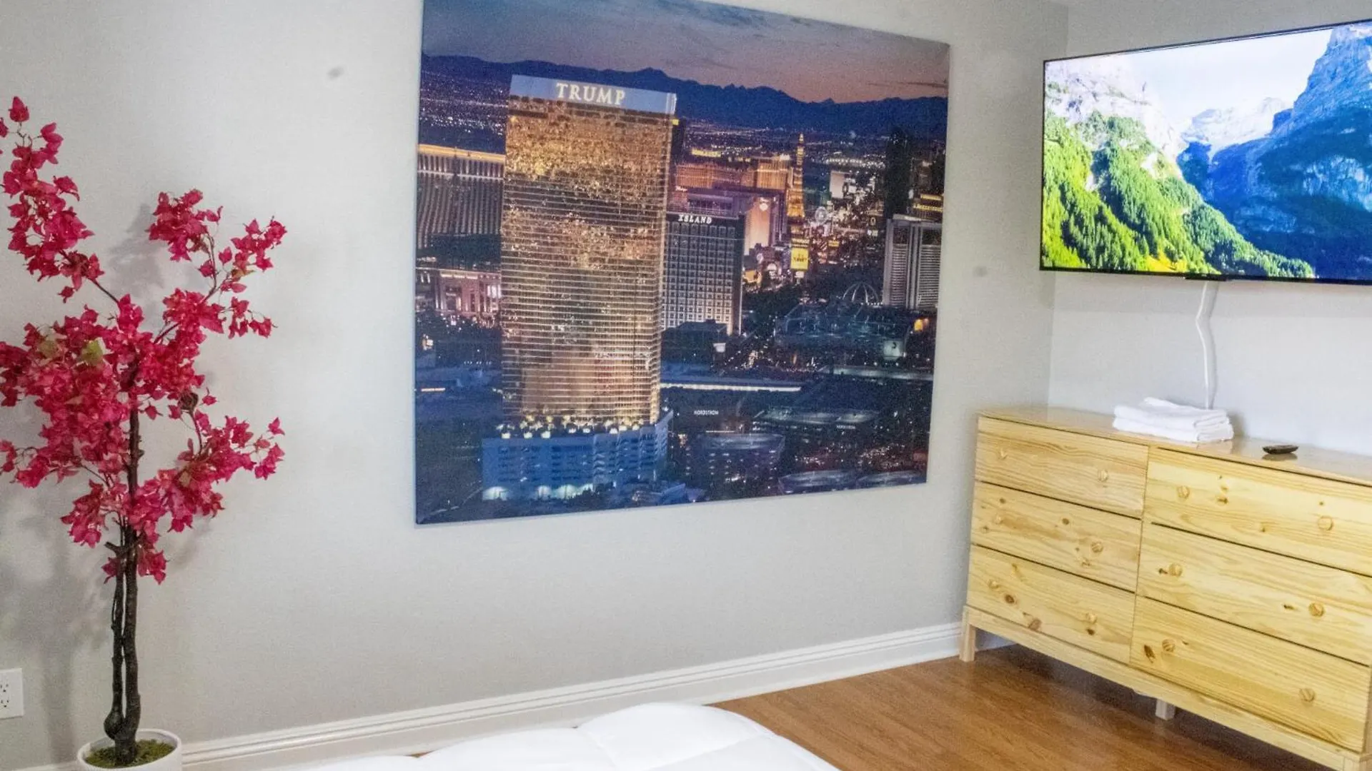 Semesterbostad Heated Salt Pool, Bbq, Movie Projector, Stereo, Billiards Table, Arcade Game, Darts - Stone Sanctuary Nw At Childrens Memorial Park, Pool Heat Optional Villa Las Vegas