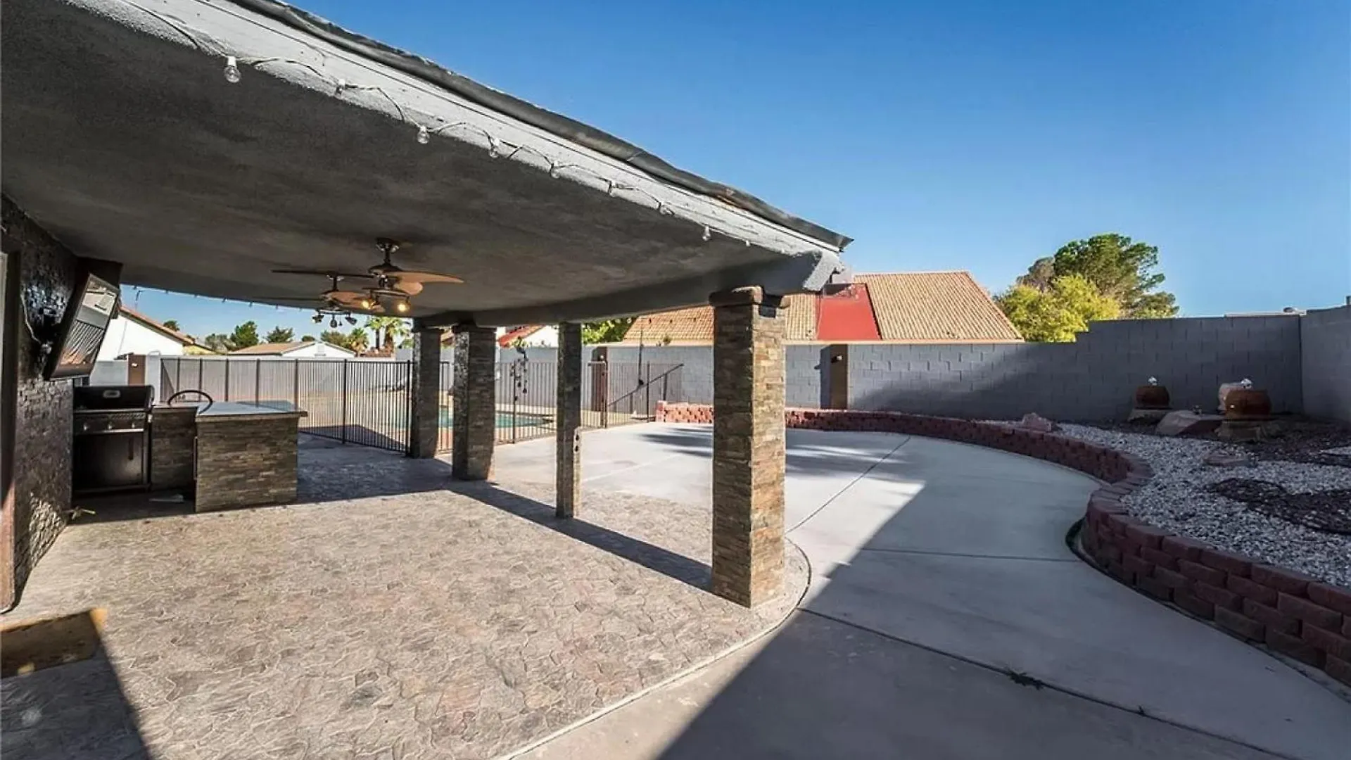 Semesterbostad Heated Salt Pool, Bbq, Movie Projector, Stereo, Billiards Table, Arcade Game, Darts - Stone Sanctuary Nw At Childrens Memorial Park, Pool Heat Optional Villa Las Vegas USA