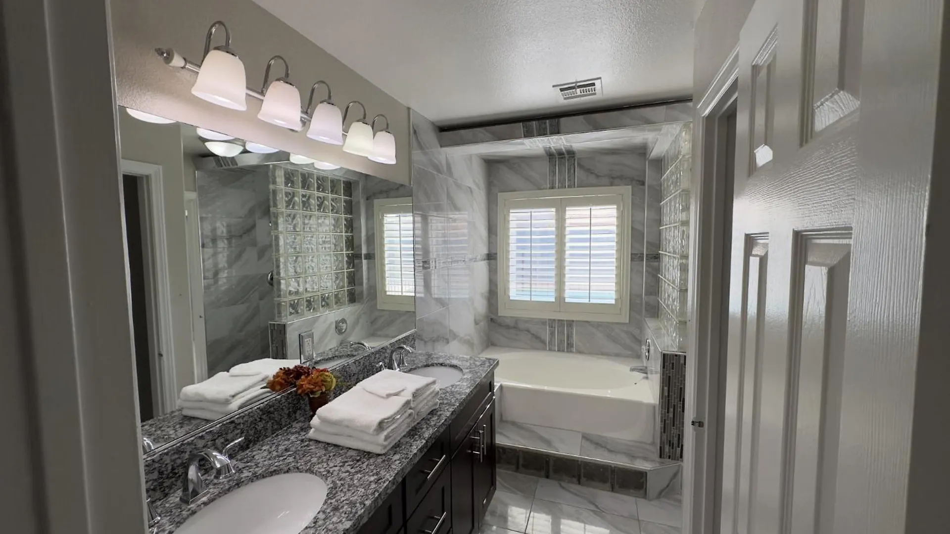 Heated Salt Pool, Bbq, Movie Projector, Stereo, Billiards Table, Arcade Game, Darts - Stone Sanctuary Nw At Childrens Memorial Park, Pool Heat Optional Villa Las Vegas 0*,